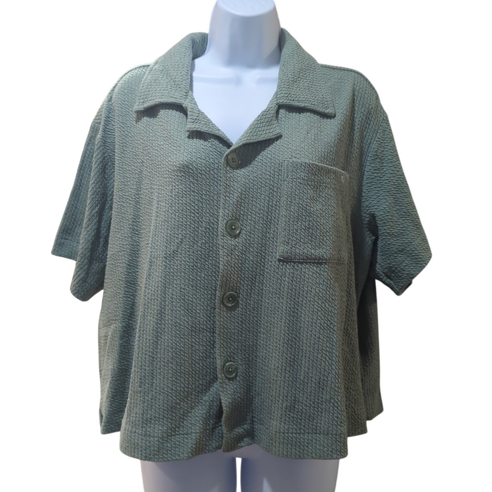 Fabletics Womens Crinkle Knit Boxy Button Down Sage Green Short Sleeve Shirt Med